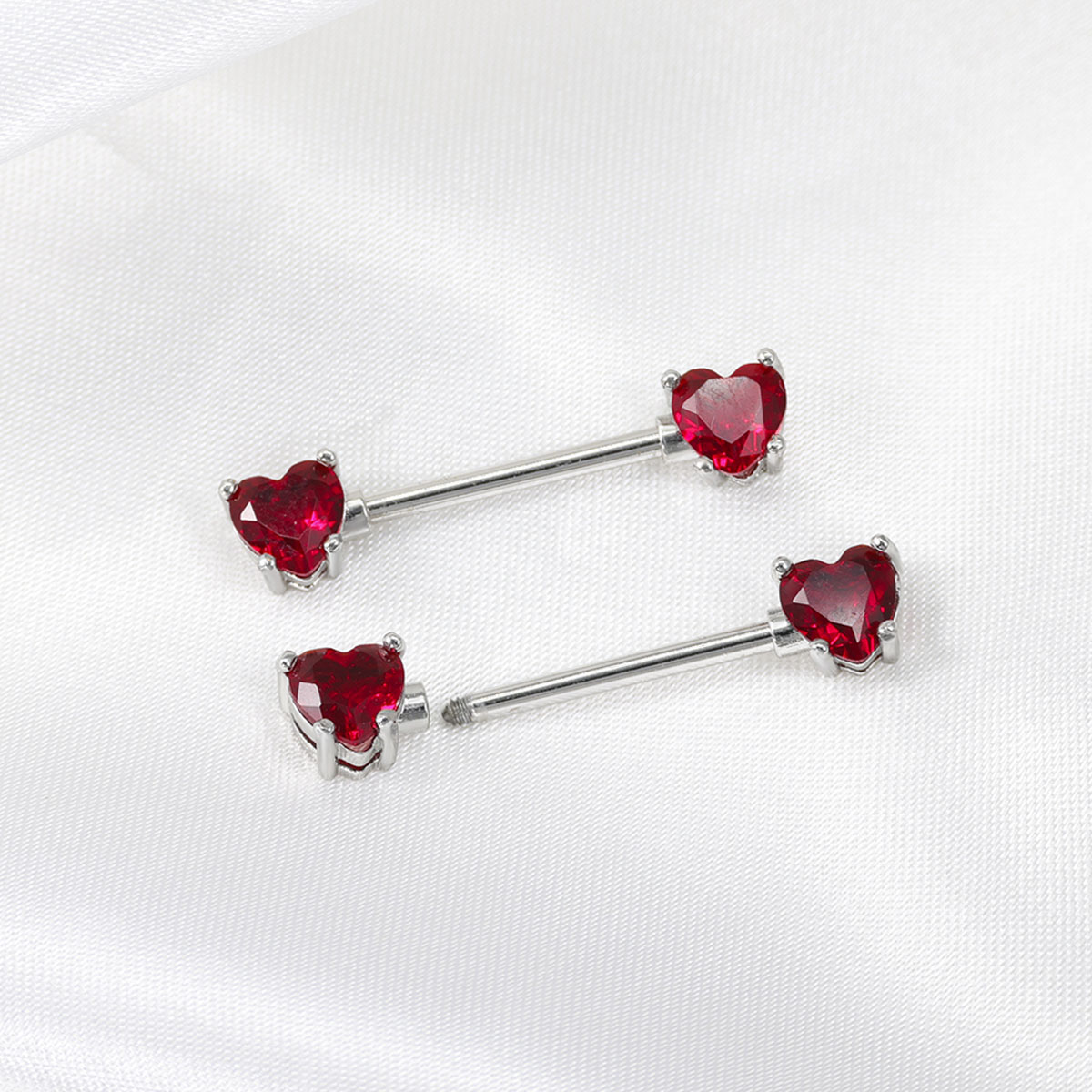 6 pcs Colored Heart-Shaped Cub - Belly Bar Titanium recension och pris